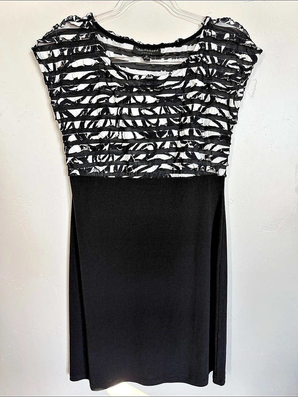 Connected Apparel Abstract Bodice Mini Dress in Black & White Size 8 Petite